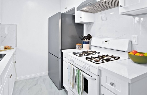 Alhambra Apartment | Stylish 2BR Unit + Parking + Near DTLA #TravelSGV