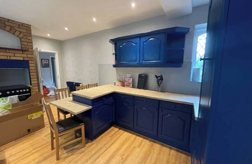 Hinckley House | Stylish 3 Bed Contractor Bungalow | WiFi | Parking