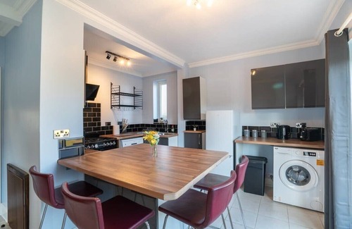 Gateshead House | Stylish 3 Bed House-Free Parking