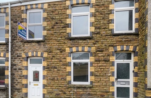 Skewen House | Stylish 3-Bed Home in Skewen