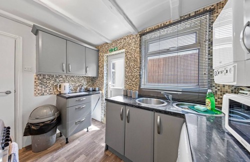 Chatham House | Stylish 3 Bed in Medway - Sleeps 7