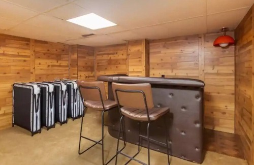 West Des Moines House | Stylish 3 Bedroom Home in West Des Moines