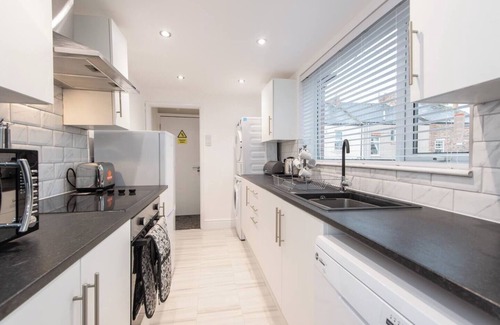 Westoe Apartment | Stylish 3 bedroom apartment - Free wifi