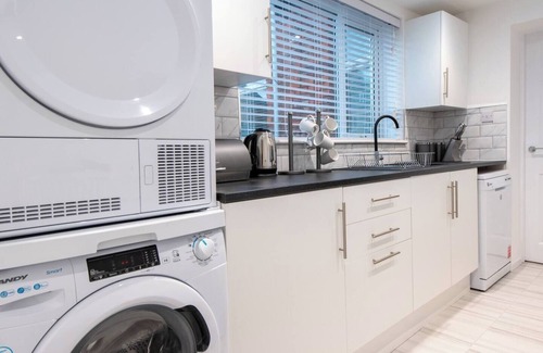 Westoe Apartment | Stylish 3 bedroom apartment - Free wifi