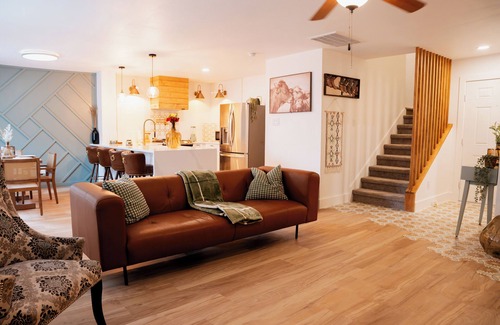Stony Ridge North House | Stylish 3-bedroom house 2 min- COTA 5 min-TESLA 10 min- Airport 15 min-Downtown