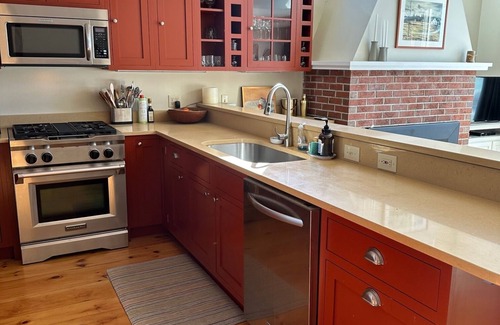Rangeley Condo | Stylish 3-Bedroom Lakefront Condo w/Mountain Views