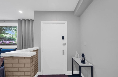 Whitby Apartment | Stylish 3 BR Apt w/Free Parking, Wifi & Patio