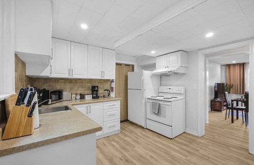 Whitby Apartment | Stylish 3 BR Apt w/Free Parking, Wifi & Patio