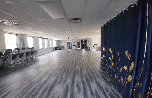 New Haven Bed & Breakfast | Stylish 3000 Square-Feet Private Floor Luxury Oasis in a Commercial Space