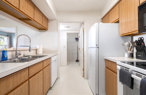 Bryant Pattengill West Condo | Stylish 3BD 2 Miles from Stadium