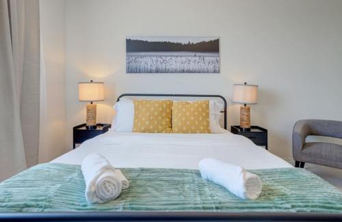Pickering House | Stylish 3BDR in Pickering Heart Free Parking