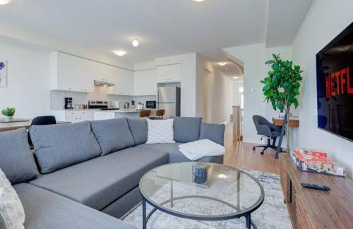 Pickering House | Stylish 3BDR in Pickering Heart Free Parking