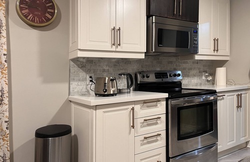 Pickering House | Stylish 3bdrm, 2bth house with 2 parking House