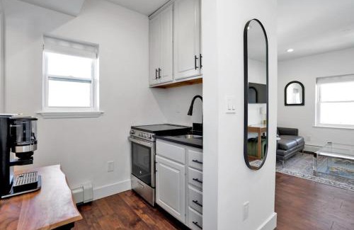 Stamford Apartment | Stylish 3BR,2BA Retreat in the Heart of Stamford