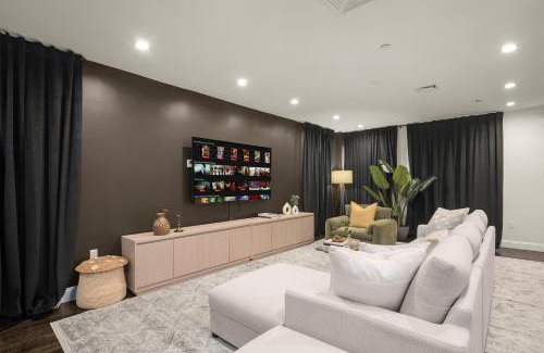 East Harlem Apartment | Stylish 3BR Designer Home in Harlem!