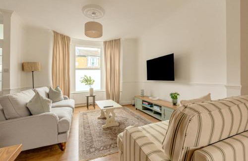 Green Street East Apartment | Stylish 3BR Forest Gate Home with Garden