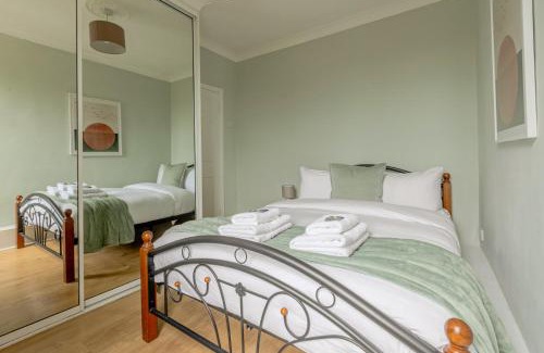 Green Street East Apartment | Stylish 3BR Forest Gate Home with Garden