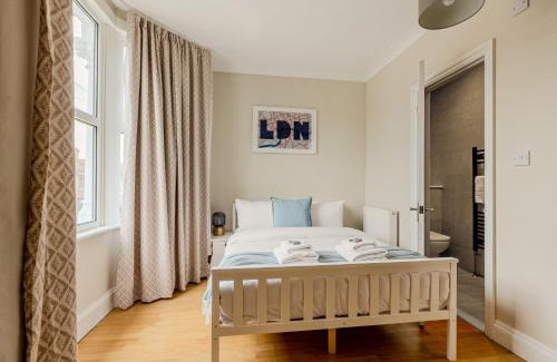 Green Street East Apartment | Stylish 3BR Forest Gate Home with Garden