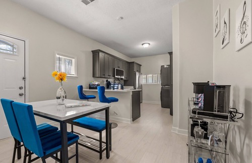 Memphis House | Stylish 3BR Home Fast Wi-Fi 12 Min to Airport 15 Min to Nightlife & Music
