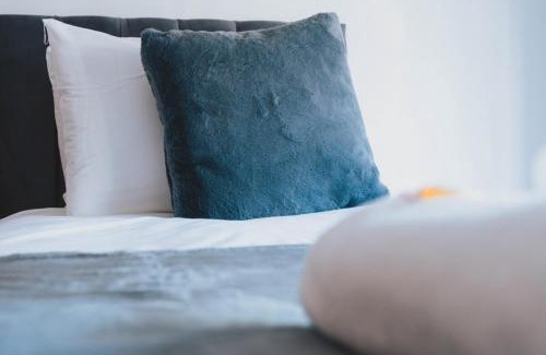 King's Park Apartment | Stylish 3BR Home near Hampden No 29 with Free Parking