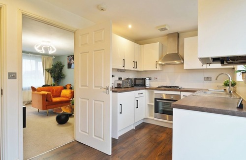 Grenoside Apartment | Stylish 3BR Home w/Garden and Parking in Sheffield