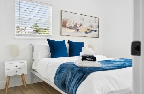 Sun Bay South House | Stylish 3br Near Bayshore Peaceful & Central