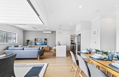 Camp Hill Apartment | Stylish 3BR Townhouse CampHill - WiFi, Parking