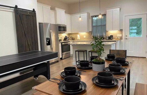 Bastrop House | Stylish 4/2 with cozy fires place