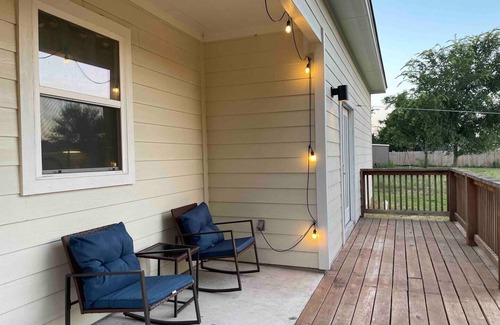 Bastrop House | Stylish 4/2 with cozy fires place