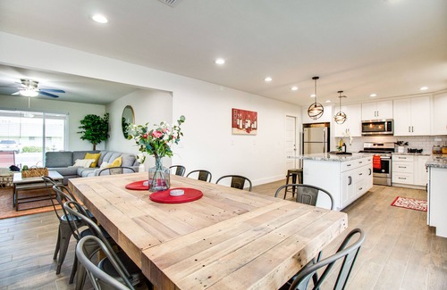 Cox Heights House | Stylish 4 Bdrm Near ASU and Old Town Scottsdale!