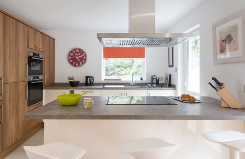 Salcombe House | Stylish 4 bed house walking distance to beaches
