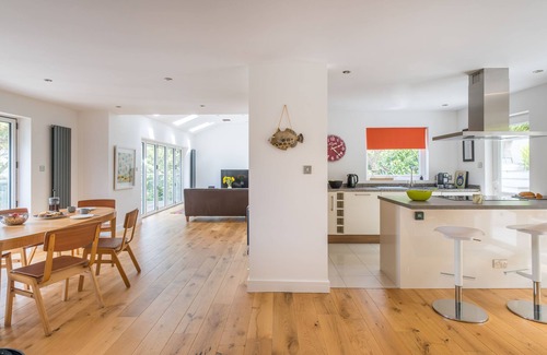 Salcombe House | Stylish 4 bed house walking distance to beaches