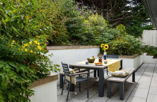 Salcombe House | Stylish 4 bed house walking distance to beaches