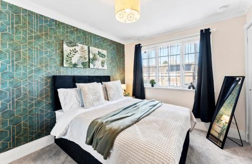 Bracknell House | Stylish 4 bed in Bracknell with Games Room