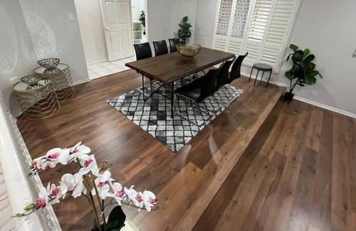 Annandale House | Stylish 4 bedroom 2 bathroom home