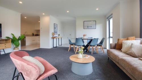 Pukehangi House | Stylish 4 Bedroom house Brand New in Rotorua