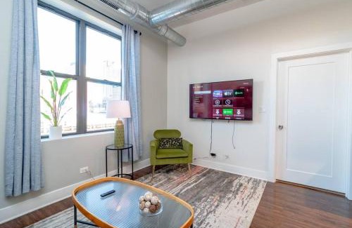 Near South Side Apartment | Stylish 420 Friendly 3BR Chicago Getaway with Optional Parking Near McCormick Place, Grant Park & Soldier Field