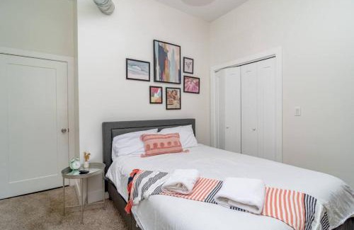 Near South Side Apartment | Stylish 420 Friendly 3BR Chicago Getaway with Optional Parking Near McCormick Place, Grant Park & Soldier Field
