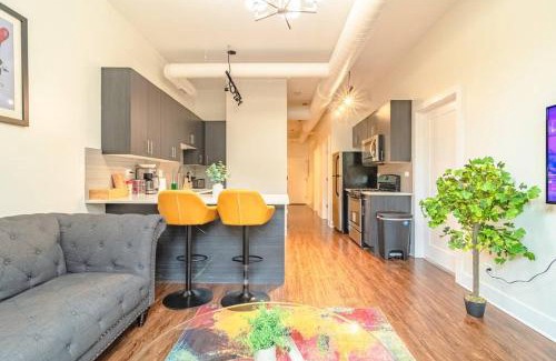 Near South Side Apartment | Stylish 420 friendly 3BR Suite Near Soldier Field and McCormick Place