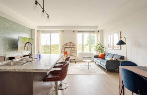 Innisfil House | Stylish 4br Fast Wifi Sleeps 10
