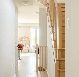 Innisfil House | Stylish 4br Fast Wifi Sleeps 10