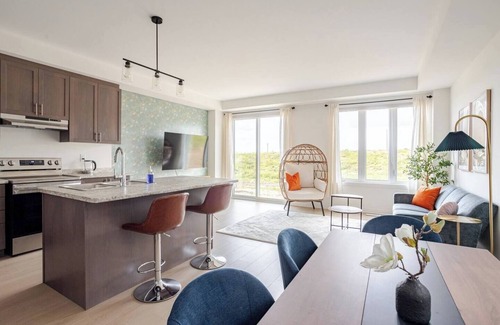 Innisfil House | Stylish 4BR Getaway. Family Friendly. Mins to Hwy