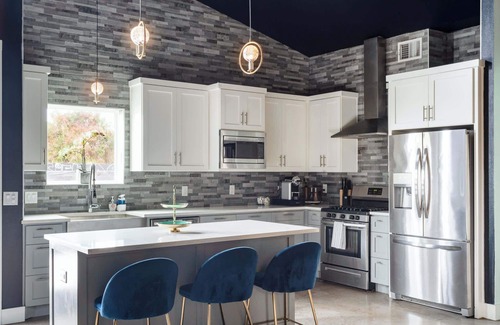 Govalle House | Stylish 4BR Home w Pool & Hot Tub near Downtown