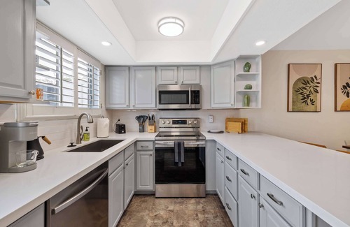 Deer Valley House | Stylish 4BR Poolside Paradise~Outdoor Games~Grill
