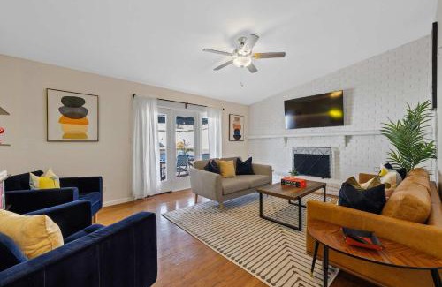 Deer Valley House | Stylish 4BR Poolside ParadiseOutdoor GamesGrill