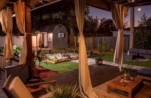 Bearss Plaza House | Stylish 4BR with Outdoor Space, Busch Gardens - Renovated
