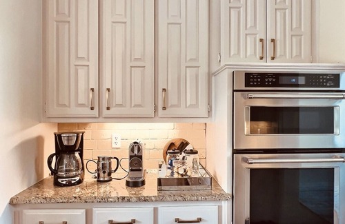 Rowlett House | Stylish 5-BR Villa w/Pool & Hot Tub - 5 min from the lake!