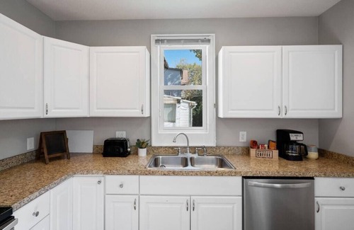 Columbus House | Stylish 5BRs Next to Expo Center & Near Stadium,2 Free parking