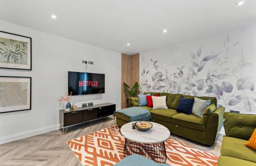 Headingley Apartment | Stylish Abode in Leeds - Games Room - Parking