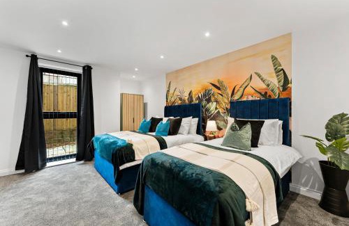 Headingley Apartment | Stylish Abode in Leeds - Games Room - Parking